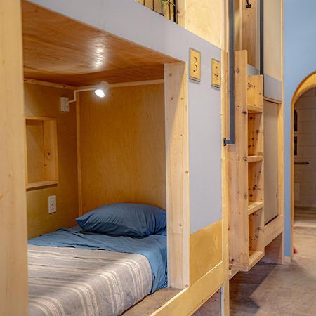 Social Stays - Santa Barbara'S First Hostel On State Street Екстериор снимка
