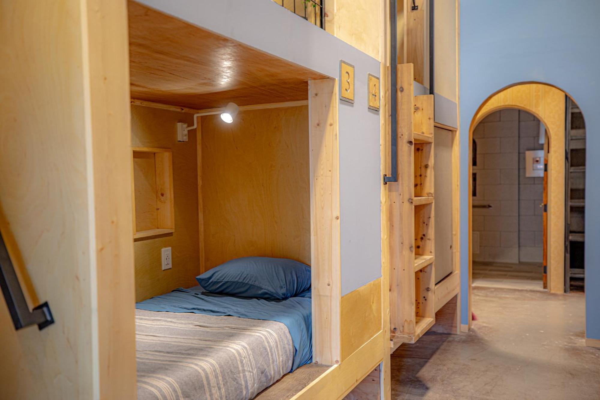 Social Stays - Santa Barbara'S First Hostel On State Street Екстериор снимка