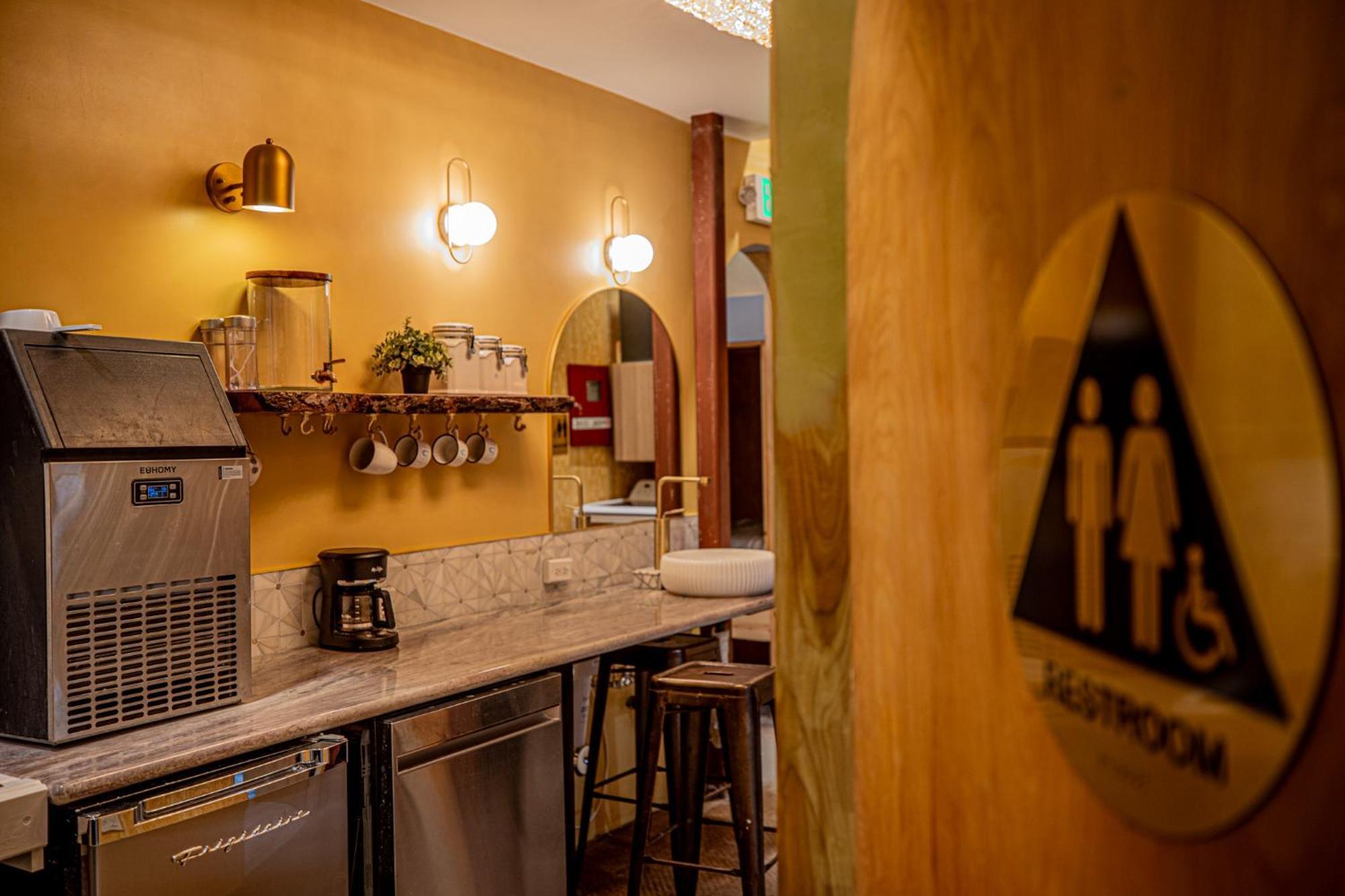 Social Stays - Santa Barbara'S First Hostel On State Street Екстериор снимка