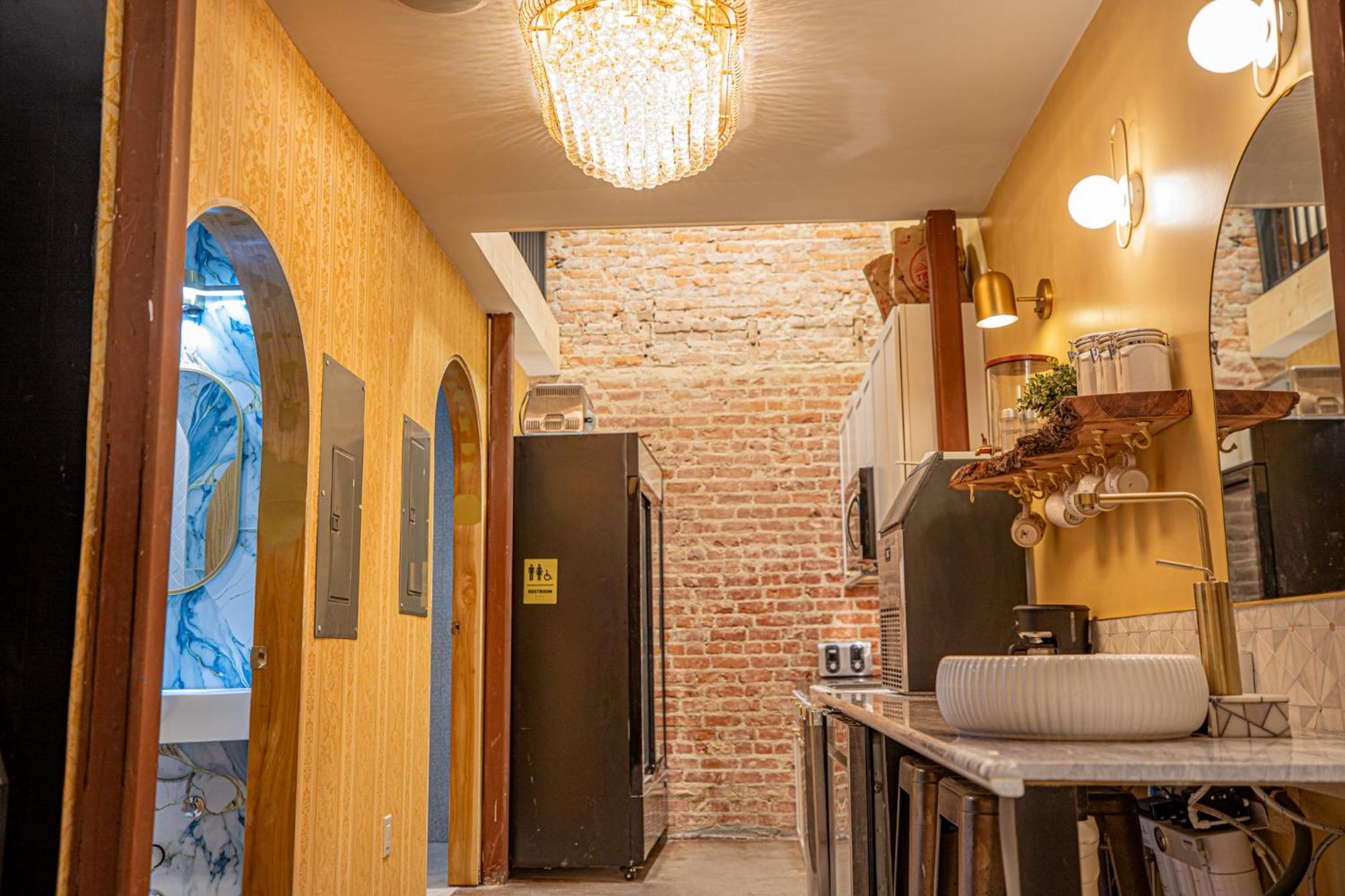Social Stays - Santa Barbara'S First Hostel On State Street Екстериор снимка