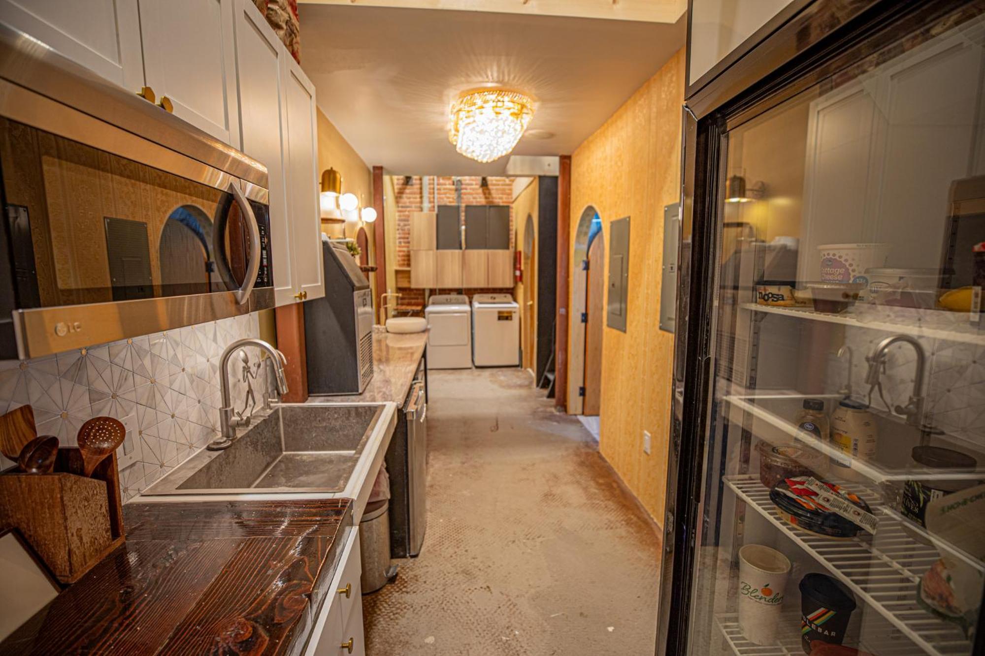 Social Stays - Santa Barbara'S First Hostel On State Street Екстериор снимка