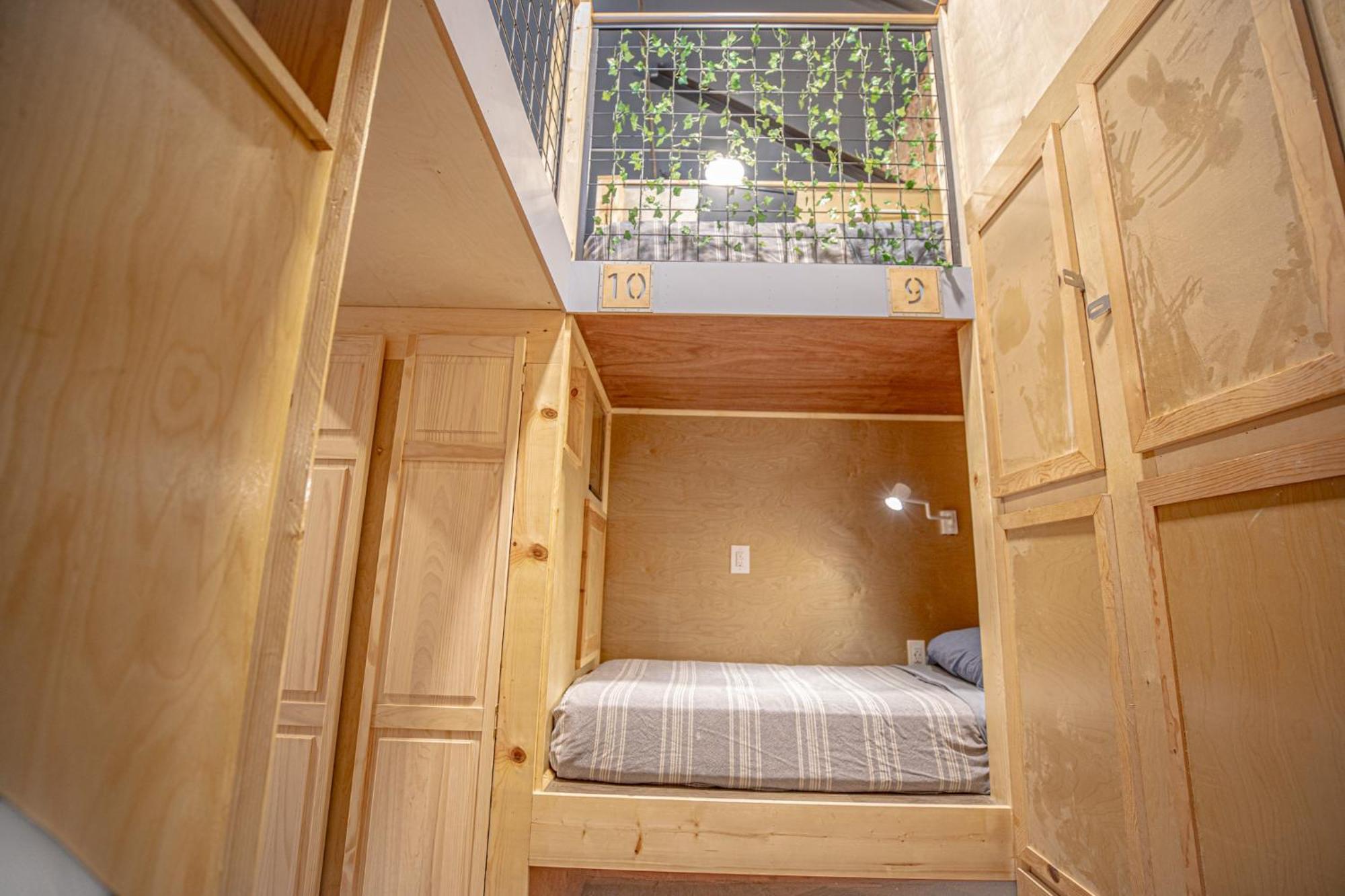 Social Stays - Santa Barbara'S First Hostel On State Street Екстериор снимка