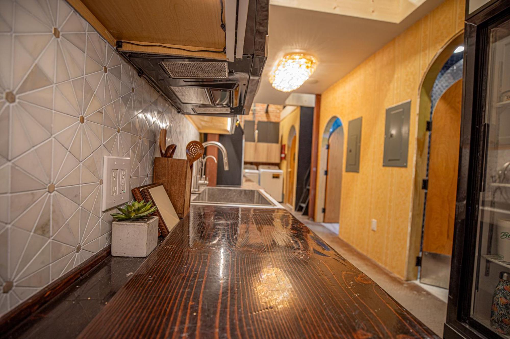 Social Stays - Santa Barbara'S First Hostel On State Street Екстериор снимка