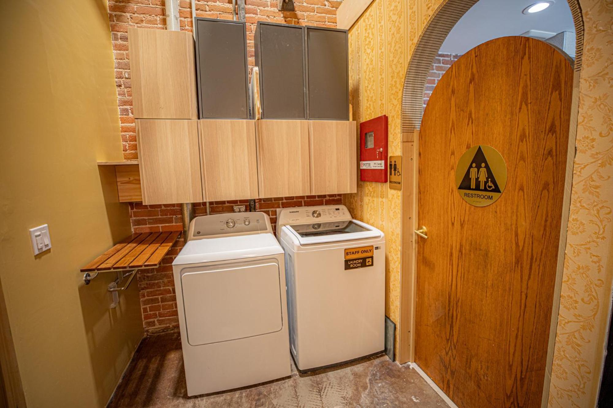 Social Stays - Santa Barbara'S First Hostel On State Street Екстериор снимка