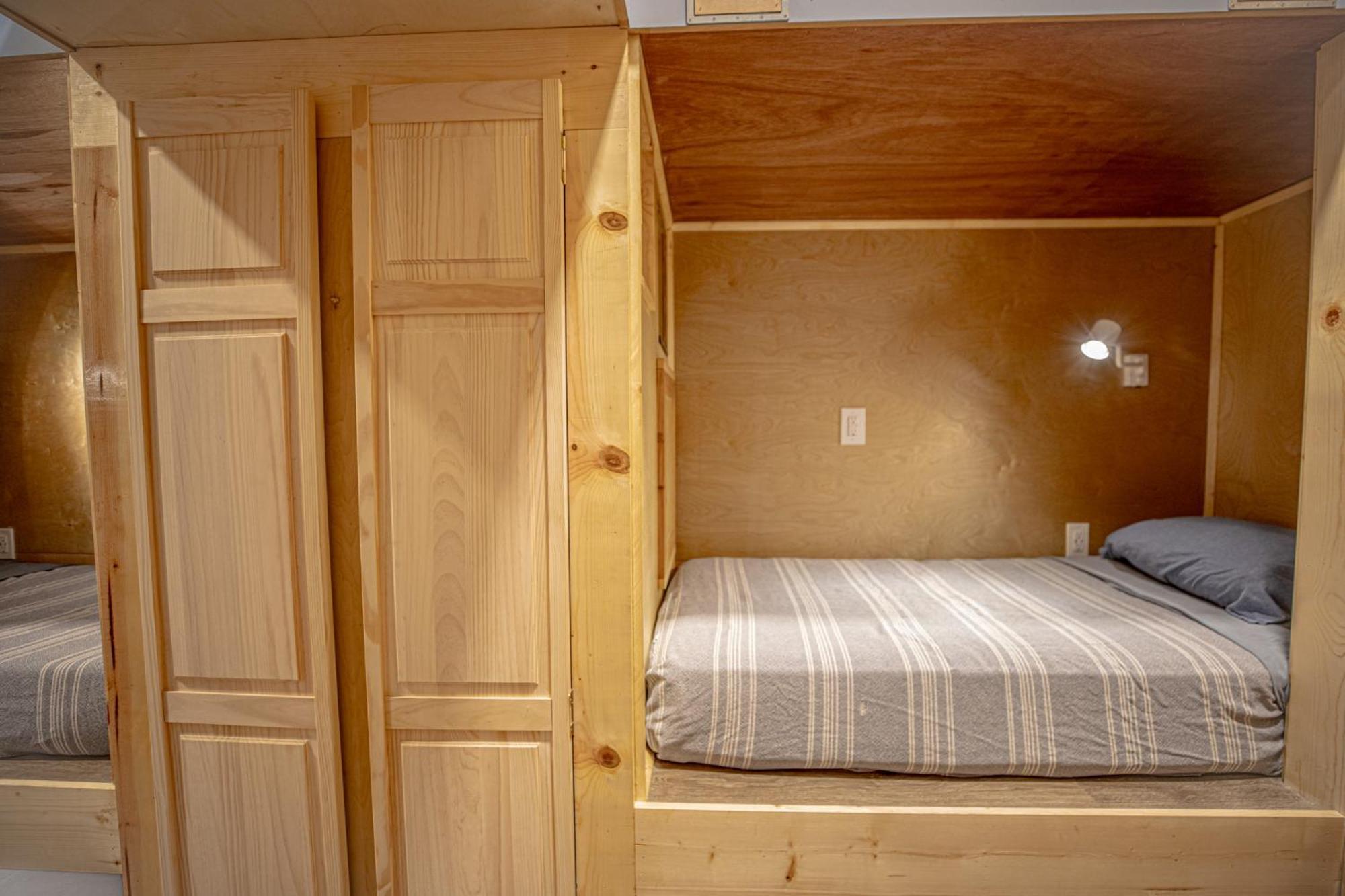 Social Stays - Santa Barbara'S First Hostel On State Street Екстериор снимка