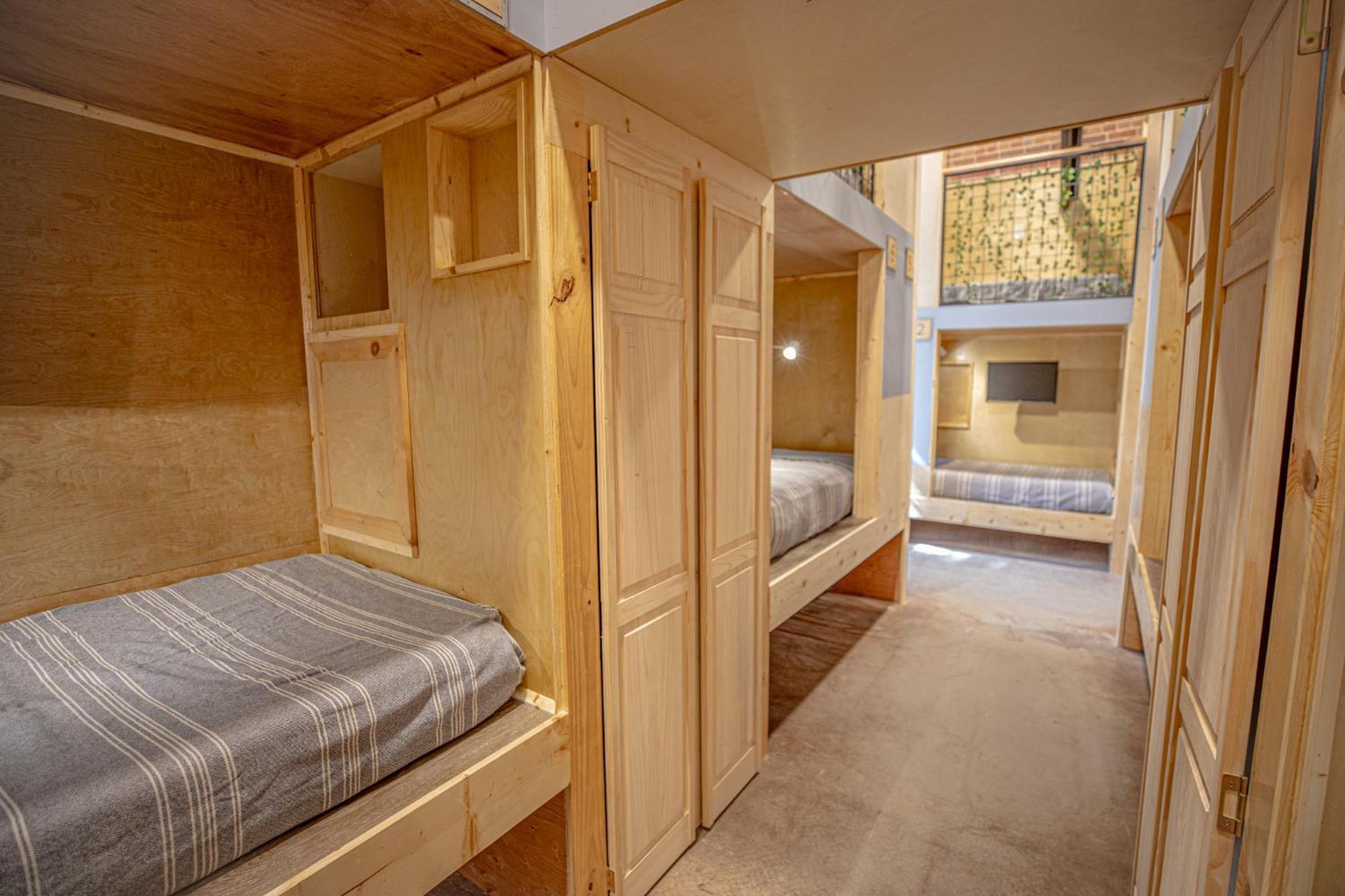 Social Stays - Santa Barbara'S First Hostel On State Street Екстериор снимка