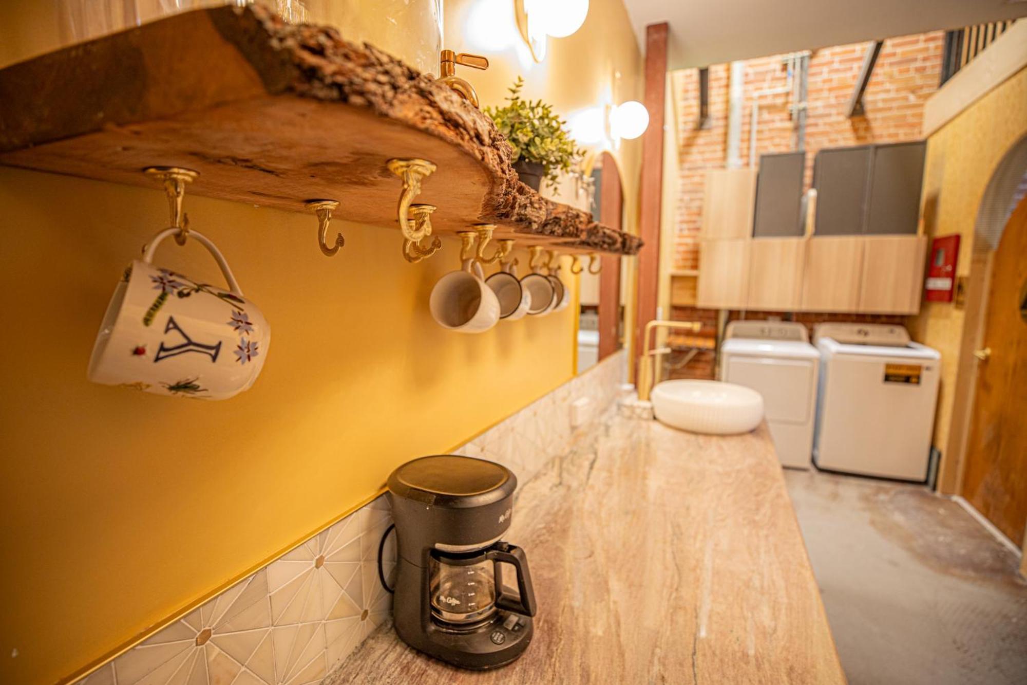 Social Stays - Santa Barbara'S First Hostel On State Street Екстериор снимка